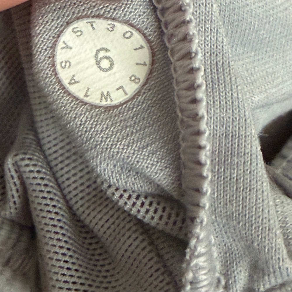Lululemon Power Pose Tank- Size 6 - Picture 7 of 9